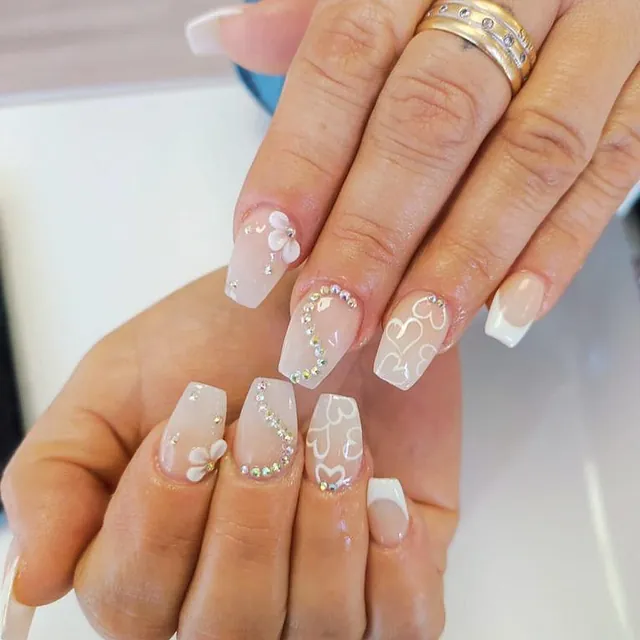 R&B Peluqueria Y Estética manicura